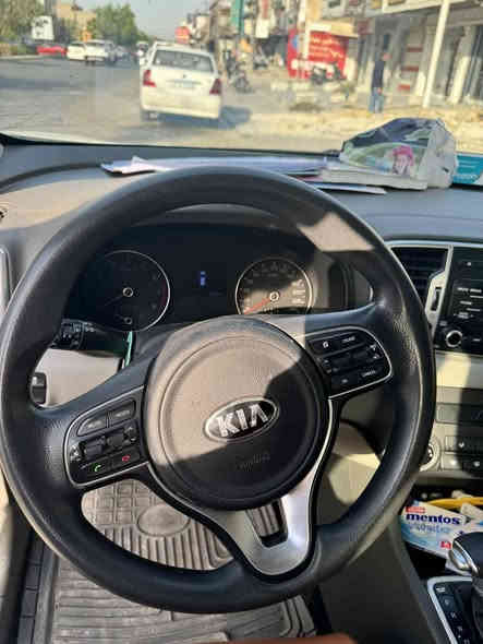 السلام عليكم اخوان
كيا سبورتج ٢٠١٨ خليجي 
ماشية ٩٥ الف كيلو مكفوله كير مكينه وتبريد وصدرها نظيف
مواصفات بانوراما وكشنات عسلي بلاد 
بيها صبغ فقط باب السايق 
وسيارة من الشركة على ايدي سبيرها منازل 
عنوان بغداد/ الشعب رقم تلفوني *********** 
سعرها ١٨٠ وبيها مجال جدا بسيط يعني جماعة ١٧٦ ليخابرني رجاءا
