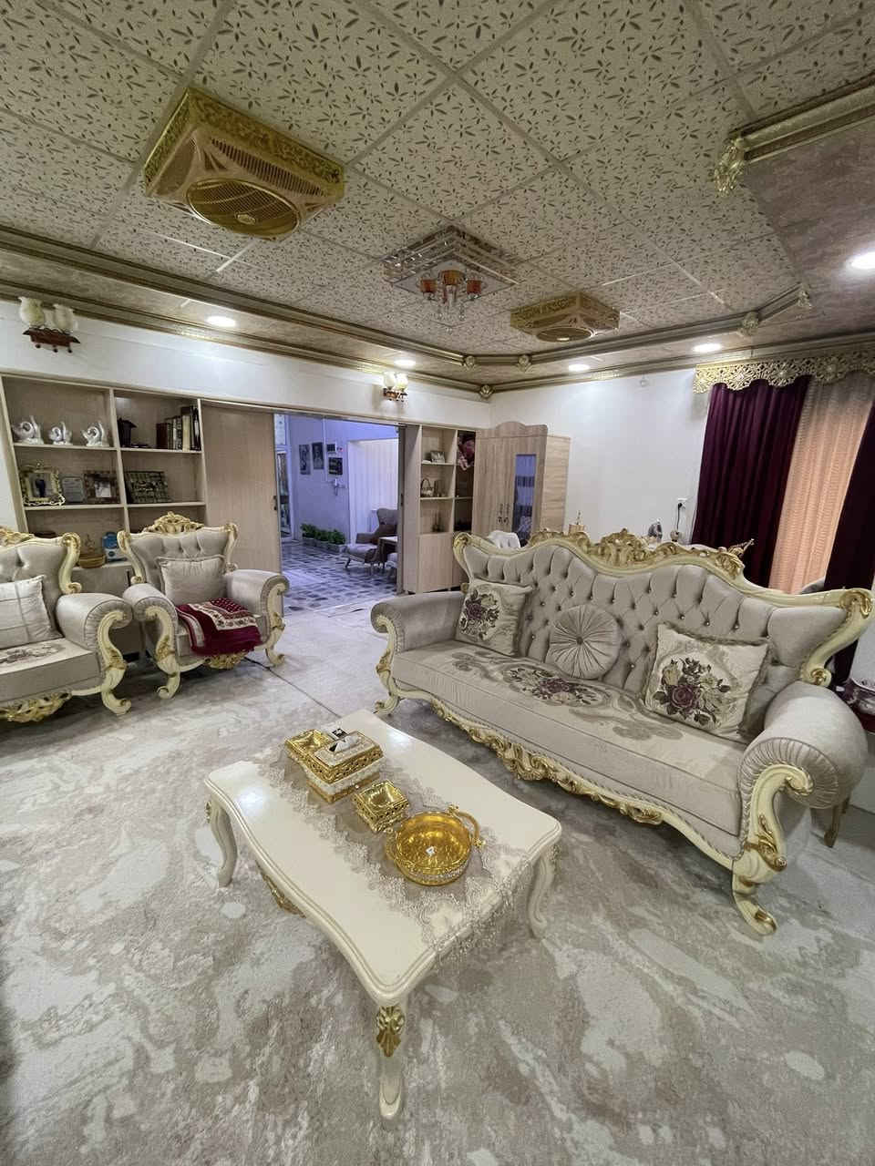 👈دار للبيع طابو ملك صرف بأسم شخص واحد

👈موقع الدار كركوك ساحة الاحتفالات قرب مجمع بيتك للتقسيط

👈مساحة الدار 200 متر واجه 10

👈الدار طابقين 
يحتوي الطابق الاول ع گراج سيارة واستقبال 
وصالة كبيرة جداً وغرفة نوم ومطبخ وصحيات

👈طابق ثاني 3 غرف نوم وصحيات مع بلكون 

👈سنة البنا 2010+ شارع 10 متر 

👈💵السعر ع الاتصال او مراسلة الصفحة💵

 1- 👈التعامل يكون مع صاحب العقار الشرعي👉
2- 🏛️المكتب  وسيط🤝 بين الطرفين 🤝
📝 ولحفظ الأجراءات  القانونية📝والتأكد من صحة العقار✋👈🏻 قبل تسليم اي مبلغ 💵بأشراف قانوني 👨🏻‍⚖️
🏛️🏛️🏛️🏛️🏛️🏛️🏛️🏛️🏛️🏛️🏛️🏛️🏛️
3- الرقم الخاص بالمكتب للأتصال ☎️***********☎️
🏢🏢🏢🏢🏢🏢🏢🏢🏢🏢
🟥4-موقع   المكتب كركوك حي الواسطي 
🛣️سايدين القديم  سايدين تكية سيد عواد مقابل شقق الغاز  ومجاور دكتورة سلوى البياتي 🏛️ومكتب برجس للعقار🏛️
♦️♦️♦️♦️♦️♦️♦️♦️♦️♦️♦️♦️♦️
 🏦🔑مكتب سُلطان العقار🔑 🏦 
 👨🏻‍💻✍🏻بأدراة أستاذ سيف ✍🏻👨🏻‍💻
 للأتصال ☎️***********☎️
🫶نستقبل جميع عروضاتكم السكنيه 🏛️والتجاريه🏢 ❤️في كركوك ❤️👈والترويج 📋لها عبر الصفحه الخاصة بالمكتب📋
🧑‍🚒للأستثمار والتطوير العقاري  🧑‍🚒
🤍معنا نحو الأفضل 🤍
المكتب مجاز من غرفة تجارة 🏛️
👨🏻‍⚖️ونتعامل بأشراف قانوني👨🏻‍⚖️
