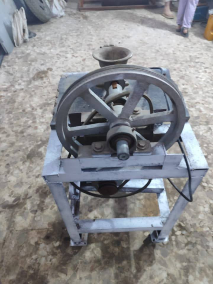 السلام عليكم عندي هاي المثرامه مال اللحم للبيع سعره 250قفله بعدها جديده قليل مستعملة مكاني بغداد رقم ***********
