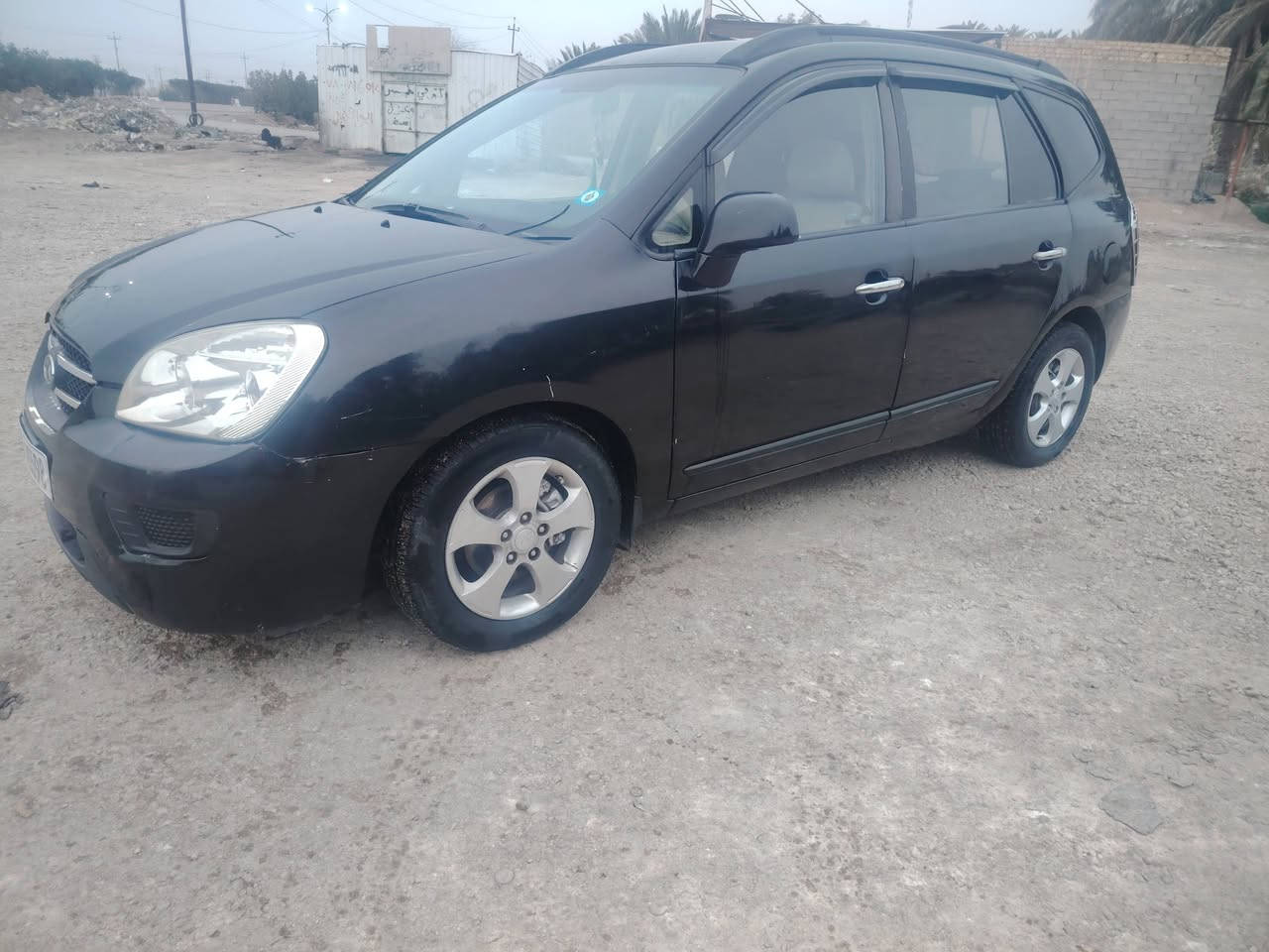 كيا راندو 2008 
محرك 6 سلندر 
تبريد ثلج ❄️ تخم تاير جديد حدادية جديدة كهربائيات جاهزة مابيها اي نقص 
ضربتها چاملغ السائق وچاملغ خلف السائق ومصبوغة حزام القمارة مامصبوغة 
سنوية جديدة بأسم شخصيا ورقم دولي جديد 
سعرها 88 ورقة 
مكاني السماوة / الرميثة 
موبايل ***********
