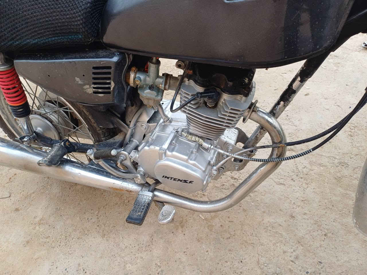 السلام عليكم دراجه انتنس ٤ كير للبيع كهربائيات كلها شغاله مبدللها ضفيره جديده اشاير ٤ جدد هندر جديد هوه والشفت كلجات جدد دراجه معمره جديد تريد ملاحضات بسيطه  السعر ٣٧٥ وبيها مجال ***********
