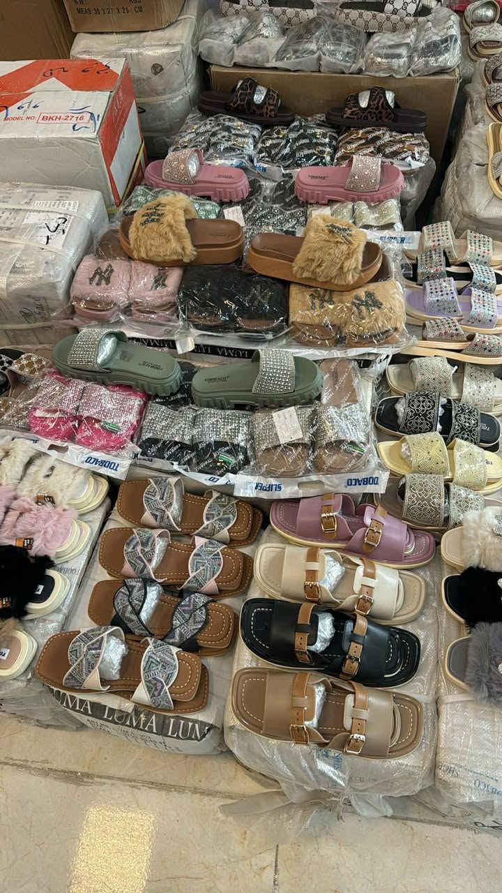 بسم الله 
يتوفر شحاطات
 رجالي🩴
 نسائي 👠🥿🩰
و أحذية بالة رجالي نسائي👞👟🥾
اسعار الشحاطات  مثل ما موضح بالصور
العنوان الحويجة السوق الكبير فرع البالة محل رقم 78(محل السيد)

(ملاحظة  متواجد من ٩ صباحا لحد آذان المغرب، ومن بعد أذان العشاء لحد ١١ ليلاً)


**إذا كنت صاحب هذا الإعلان وتريد حذفه لأي سبب، رجاءا أرسل رسالة إلى الدعم الفني**