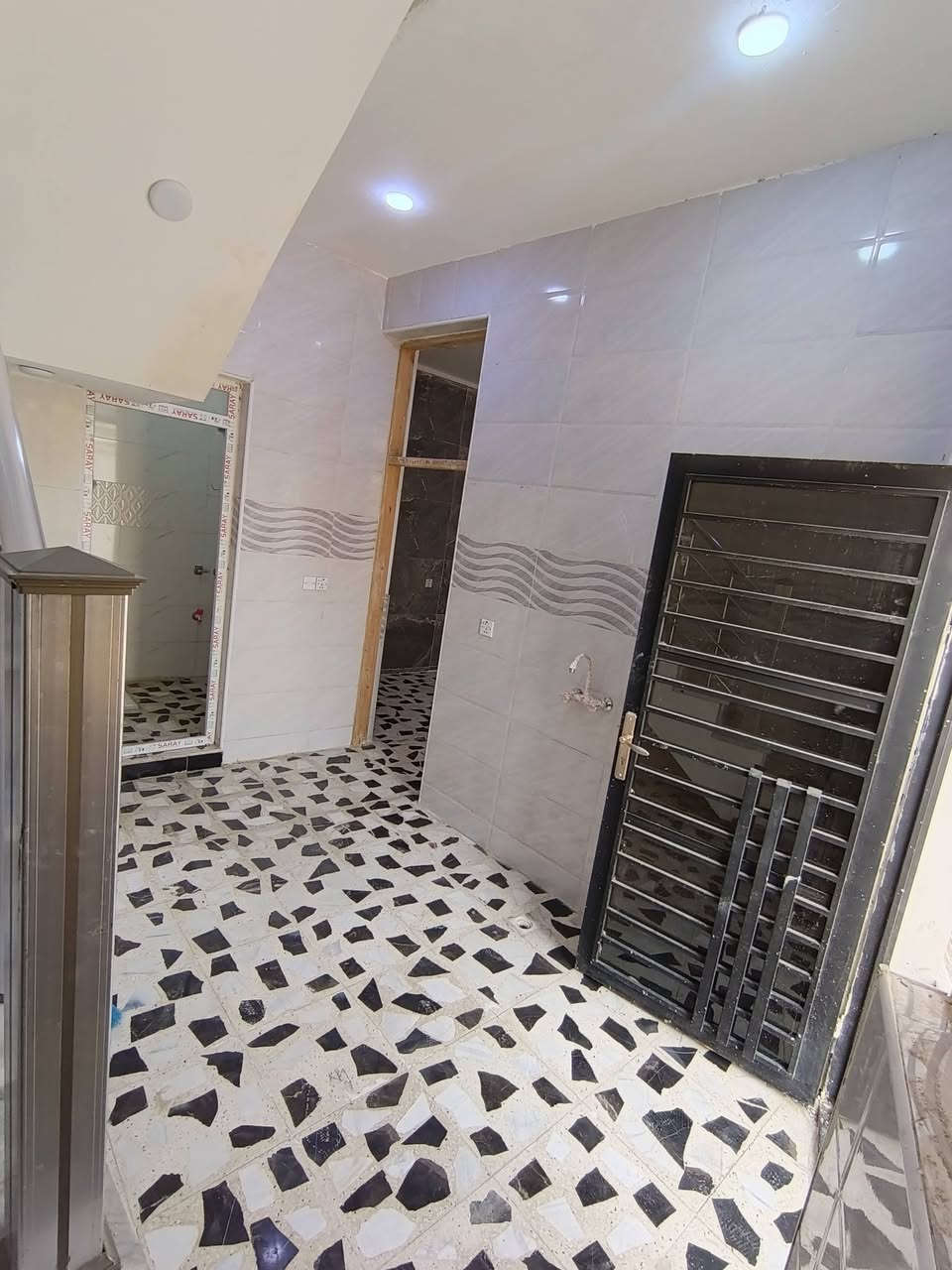 مشتمل 50 متر مربع للبيع الامين الثانيه ريا وسكينة شارع بانزيخانة الجبهه السعر 70 بي مجال بسيط البيت جديد ما مسكون
***********
