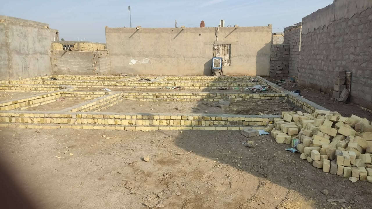 قطعه اللبيع 300م بتلو كامله  ماء او كهرباء متوفر  مدرسه بتدائيه تبعد 100متر  زراعي  مكان  قريت النصار قرب مدرست الجواد  ***********
