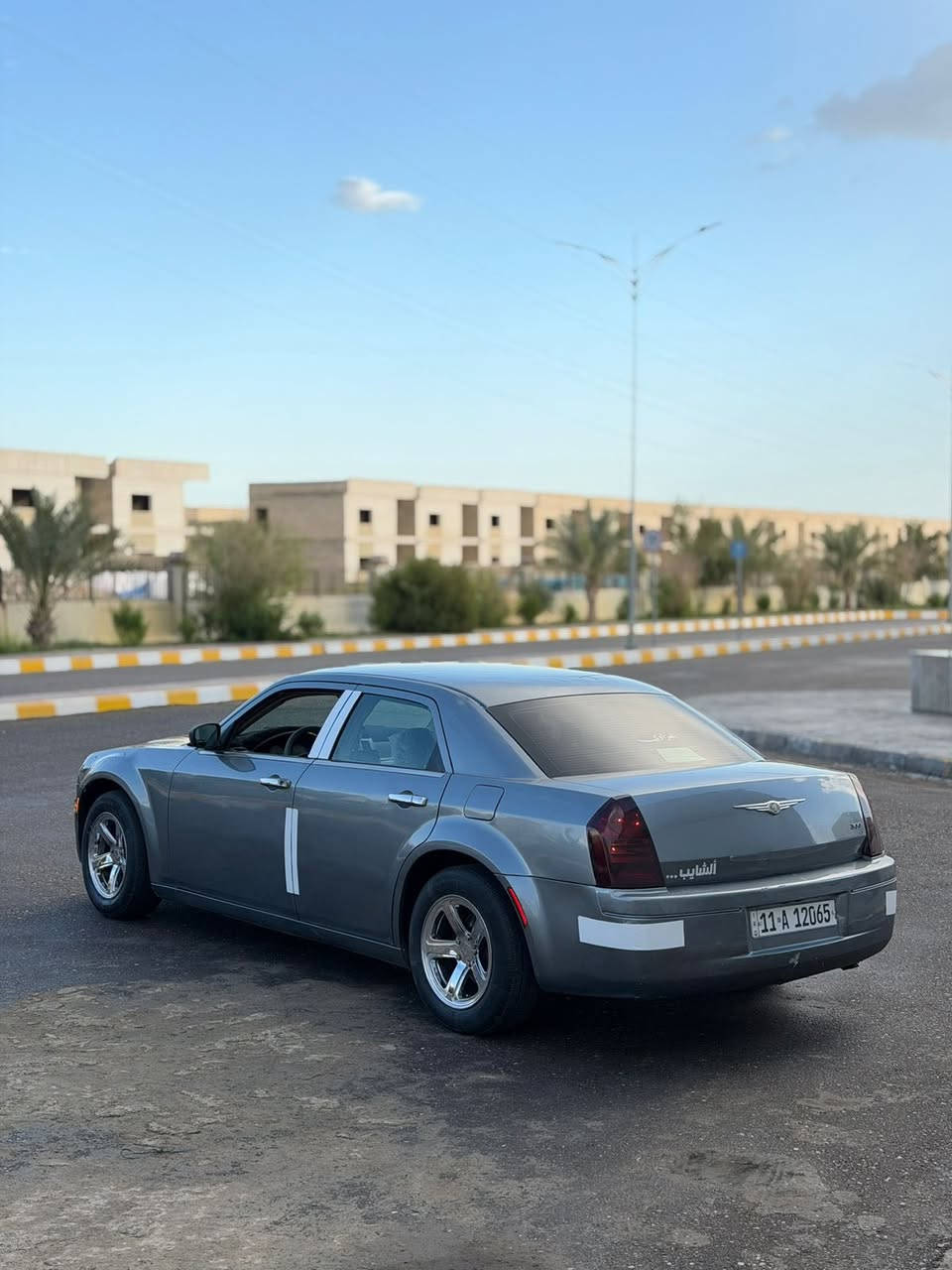 مكلف بالنشر 
كرايسلر اوباما 
محرك ٣٥٠٠ كير ومحرك كفالة /حدادية امامية خلفية دبلات تخم تاير ويالة كلة جديد /سيارة مضروبة كلير جمالية مكفولة من الحادث كفاله عامة /منضومة تبريد جديدة بالكامل وغاز الأصلي شرط ثلاجة /منضومة بنزين جديدة بالكامل وفيت بم جديد /دواخل جلد اسود /منضومة لايت شمسي كامل شرط نهار وبس بلاجكتوورات تمشي عليهن /السيارة جاهزة لآخر حباية أمانة الله وللعلم وره عالصور صابغ الدعامية الاماميه ومبدل شباك شراي واتس آب فقط *********** مكان السيارة صلاح الدين
