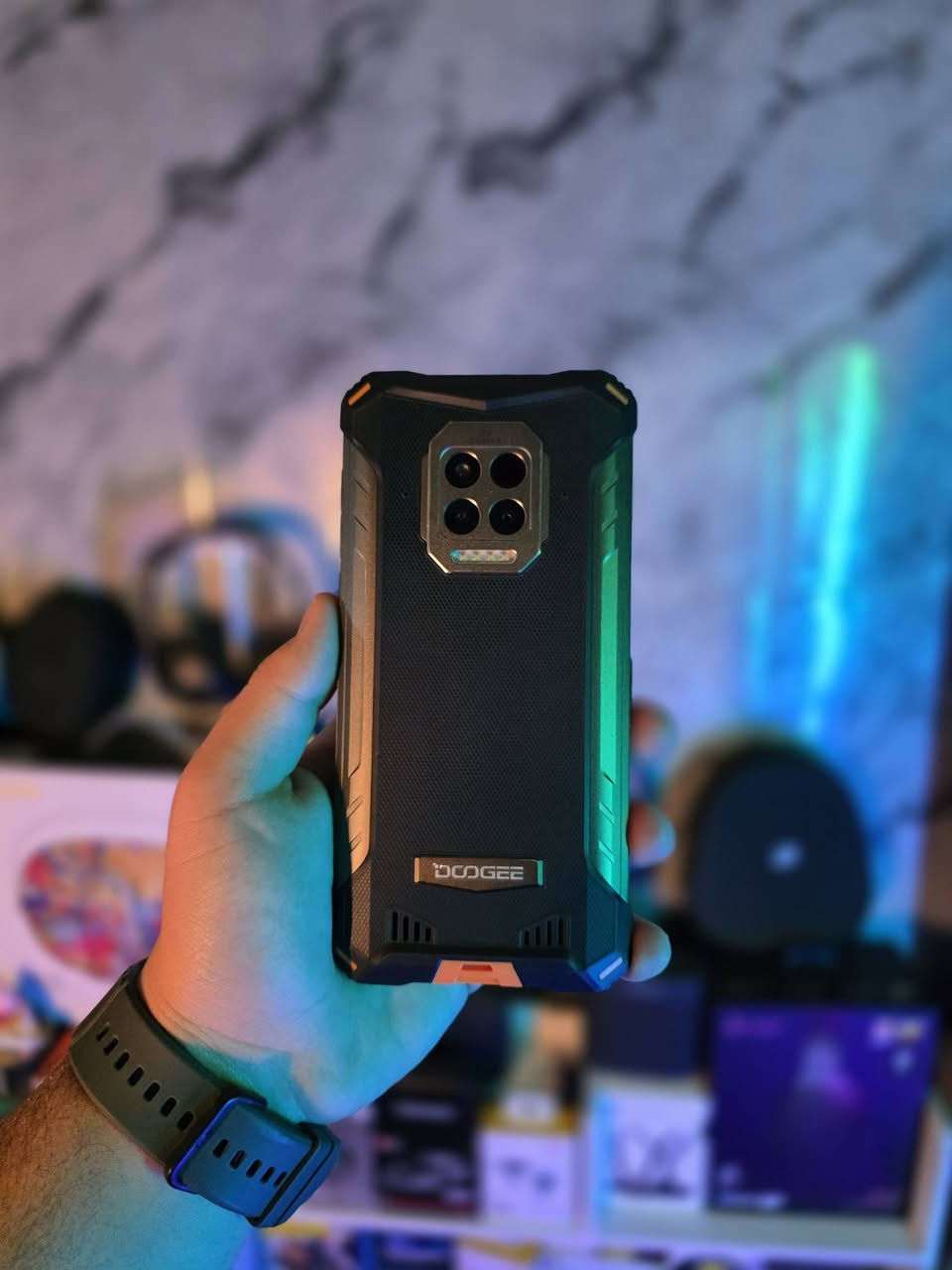 📱 Doogee S86 Pro | Rugged Smartphone 🖤🔥
هاتف مصفّح من الفئة القوية… مصمم للناس اللي تريد جهاز يعتمد عليه بالعمل والرحلات والظروف القاسية، مع بطارية جبارة وأداء ثابت 💪🌍

🛡️ مقاومة بمعايير IP68 / IP69K + MIL-STD-810G
مقاوم للماء والغبار والصدمات

🔋 بطارية 8500mAh تدوم أيام
⚡ شحن سريع 24W USB-C

📺 شاشة 6.1 إنش IPS HD+
محميّة بزجاج Gorilla Glass

⚙️ معالج MediaTek Helio P60
🧠 RAM 8GB
💾 Storage 128GB قابل للتوسعة

📸 كاميرات خلفية ثلاثية:
16MP + 8MP Wide + 2MP Macro
🤳 كاميرا أمامية 8MP

🌡️ ميزة خاصة: Infrared Thermometer لقياس الحرارة عن بُعد

📡 يدعم 4G Dual SIM + NFC + Bluetooth 5.0

💎Doogee S86 Pro 
مو موبايل عادي… هذا جهاز مصفّح يتحمل كلشي ويكمل وياك بكل الظروف 🖤🔥

للحجز والاستفسار خـاص…📩


**إذا كنت صاحب هذا الإعلان وتريد حذفه لأي سبب، رجاءا أرسل رسالة إلى الدعم الفني**
