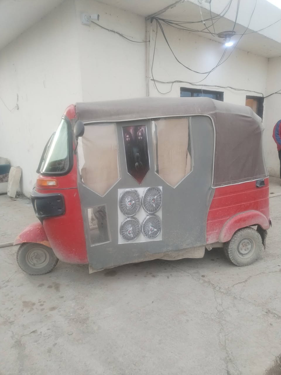 السلام عليكم تكتك ١٨ أوراق للبيع السعر ٣ بيها مجال ان شاء الله المكان بغداد الشعله رقم الهاتف ***********
