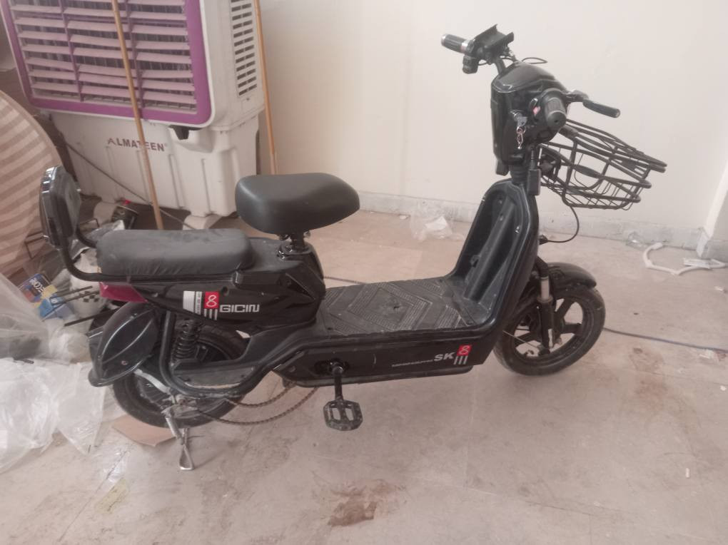 السلام عليكم
دراجه شحن
 نضيفه وجديده
 العنواه، كربلاء  جمعت اهل البيت 
السعر 285وبي مجال *********** هذا الرقم بي  لواتساب
