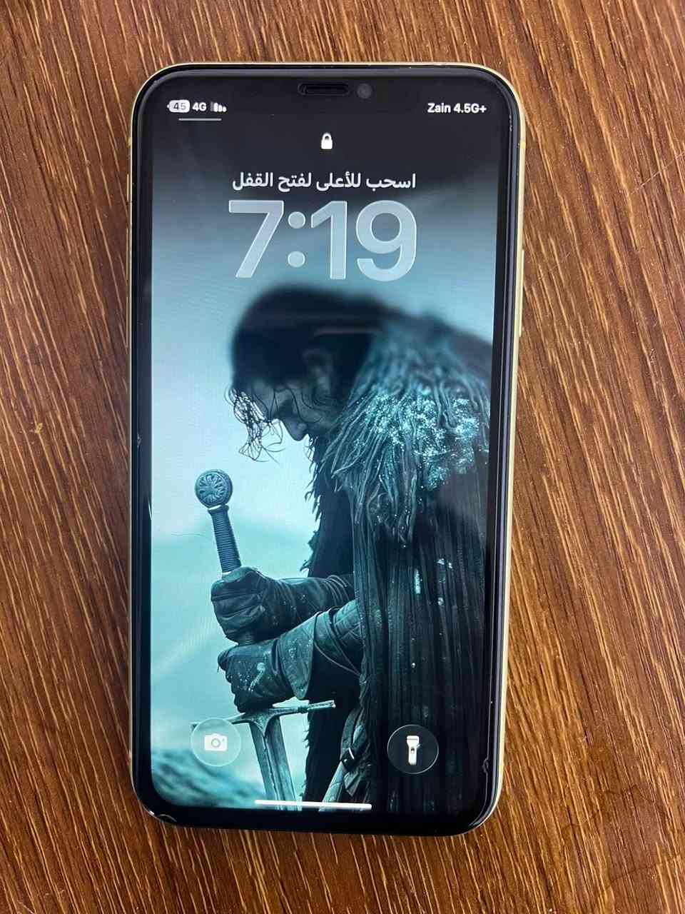 سلام عليك إيفون 11 عادي للبيع مبدل شاشه اصليه من شركه ابل كذالك لبطاريه بطاريه 100‎%‎ 
سعر 200
ستفسار 
***********
