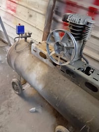 كمبريسر هواء ظاغطه جديده حجم كبير السعر 250 العنوان بغداد حي اور  تلفو...