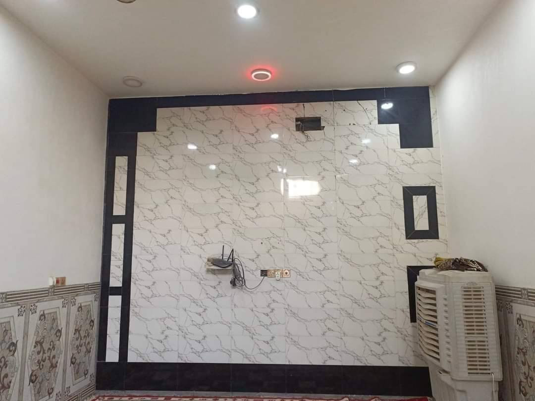 بيت للبيع بالفتاحيه قرب حسينيه مسلم بن عقيل، المساحه200مكون من غرفتين،مطبخ. صاله و ديوانيه، السعر150 للتواصل الرقم (***********)
