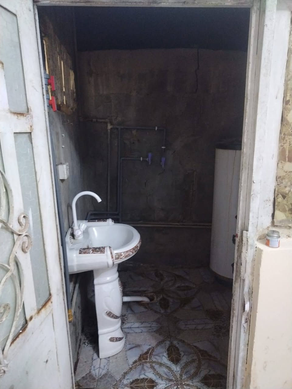 بيت مساحه 110 متر يتكون من غرفه كبيره 5*4 وصاله ومطبخ كبير 5*4  ومنور وصحيات داخليه وخارجيه هيكل وطارمه كبيره البيت إصلاح زراعي معاملته كامله مكان حي العسكري شارع ٨٠ مال النجف مقابل مخبز مهند نهاية البزل السعر 16 وبي مجال بسيط
***********
بيت مساحه 110 متر يتكون من غرفه كبيره 5*4 وصاله ومطبخ كبير 5*4  ومنور وصحيات داخليه وخارجيه هيكل وطارمه كبيره البيت إصلاح زراعي معاملته كامله مكان حي العسكري شارع ٨٠ مال النجف مقابل مخبز مهند نهاية البزل السعر 16 وبي مجال بسيط

