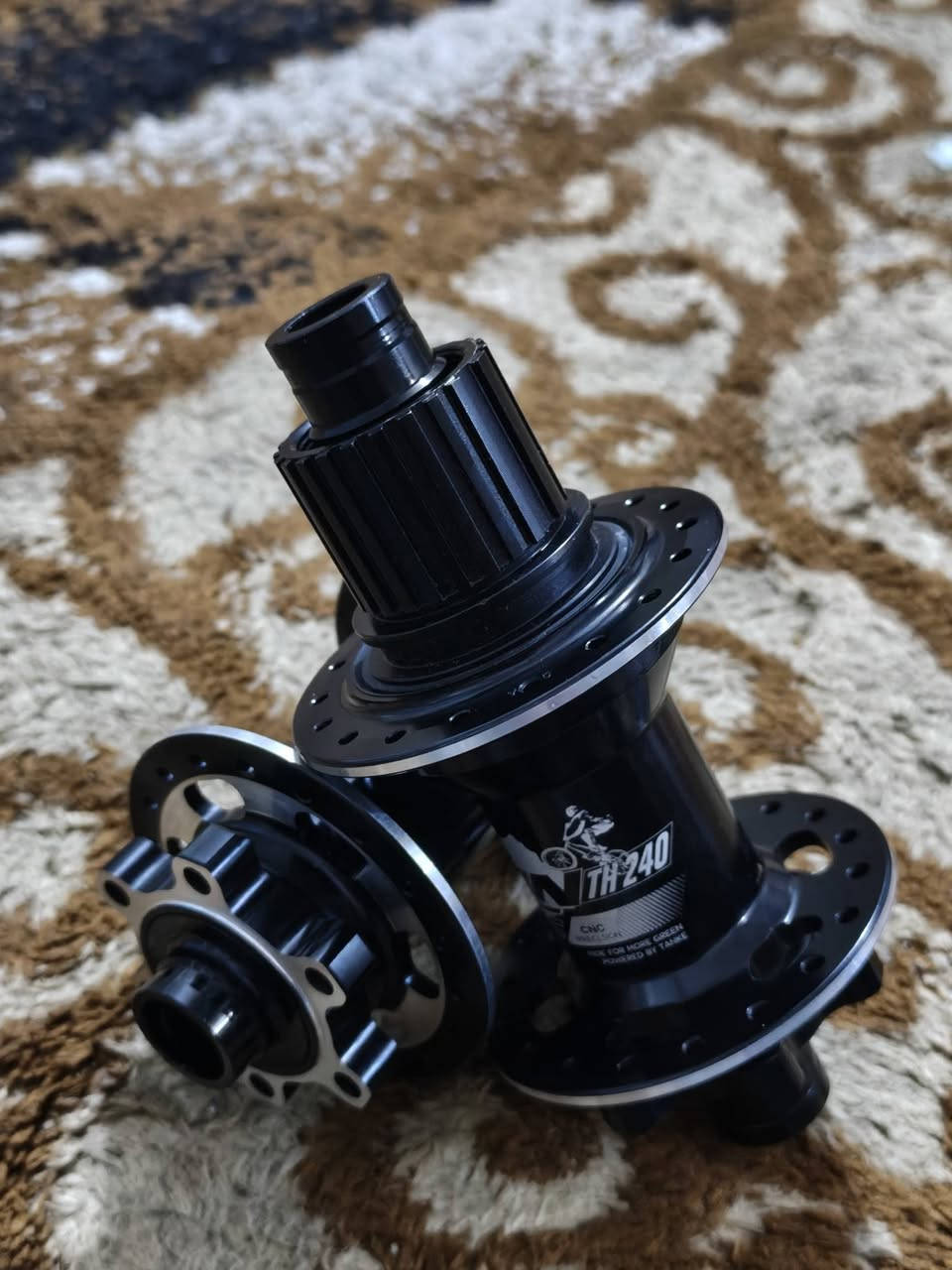 ​🚀 قطع دراجة جبلية (جديدة باكييت)
الأسعار نهائية (قفل):
​سيت (عقرب + بدال): Shimano Deore M6100 (12 Speed) 👈 بـ 30 ألف.
​الدشالي (كاسيت): Shimano Deore M6100 (12 Speed) 👈 بـ 30 ألف.
​البطيخات (هبات): TANKE TH240 (صوت عالي) 👈 بـ 35 ألف.
​طقم دسكات: SRAM Avid (180mm + 160mm) 👈 بـ 25 ألف.
​الهاندل (ستيرن): Z-ONE (عرض 780mm) 👈 بـ 15 ألف.
​الرقبة (ستيم): PROHONSUN 022 (CNC) 👈 بـ 10 آلاف.
​📍 الموقع: [بغداد ]
📞 للتواصل واتس او ماسنجر خاص : [***********]
