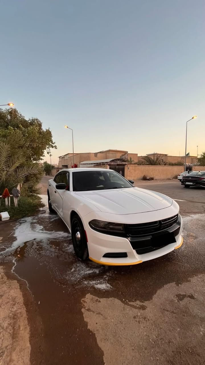 إعلان بيع سيارة
النوع: جارجر بوليسي
الموديل: 2021
Police :الفئة ا الوصف
المحرك: 6 سلندر 3.6
القير: قير 5 سرعات أوتوماتيك
اللون: ابيض
الاستيراد: امريكا
الممشى: 85كم
الحالة: السيارة بحالة طيبة وما تحتاج شي 
الفحص: لا يوجد
ملاحظات إضافية:السياره ضربه صندوق مثل ما موضح بالصورة.
السعر: 230
للتواصل: ***********
