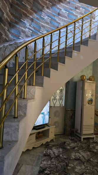 معروض لدينا #للبيع
بيت 117 متر ركن طابقين حديث مسلح وعلى ساحه ، مكان مميز ومنطقه هادئه السعر 210 
للأستفسار ***********  او مراجعة المكتب ،  عنوان البيت في الحي العسكري
