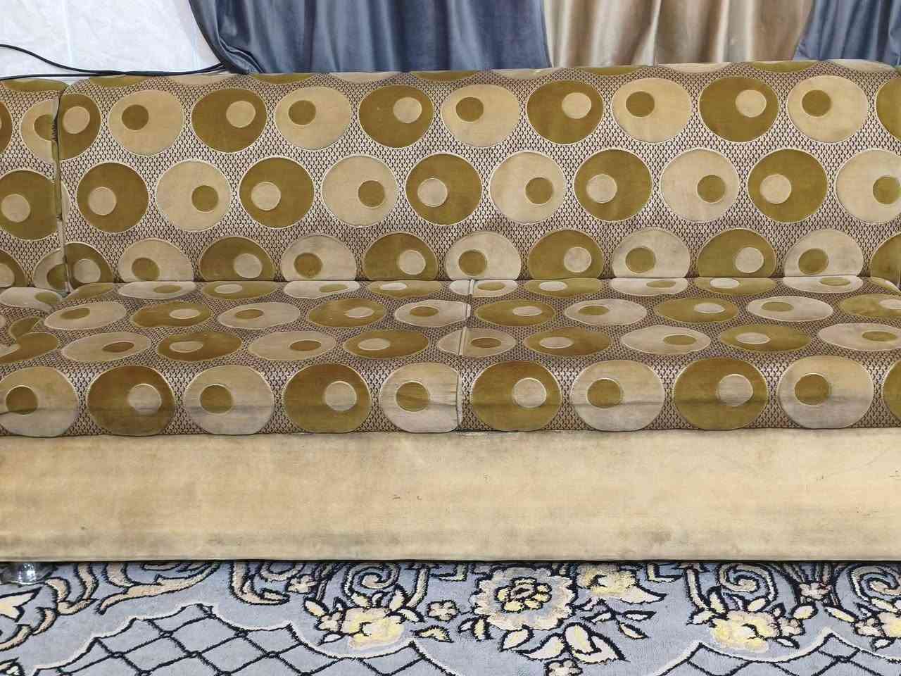 السلام عليكم
ديوان كامل طولة 23 متر نظيف 
مع معرض خشب  طولة 3 متر 
مع ميز شاشة 
للاستفسار اكثر التواصل على الارقام التالية
***********
***********
العنوان: حلة-نادر الثانية-قرى غول
