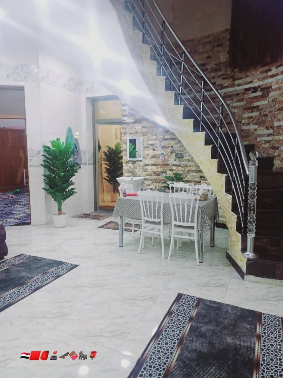 بيت للبيع بزين القوس شارع ابو الفضل مقدمه ١١٠ مطلوب اسكان ٥٥مليون طابق واحد***********
