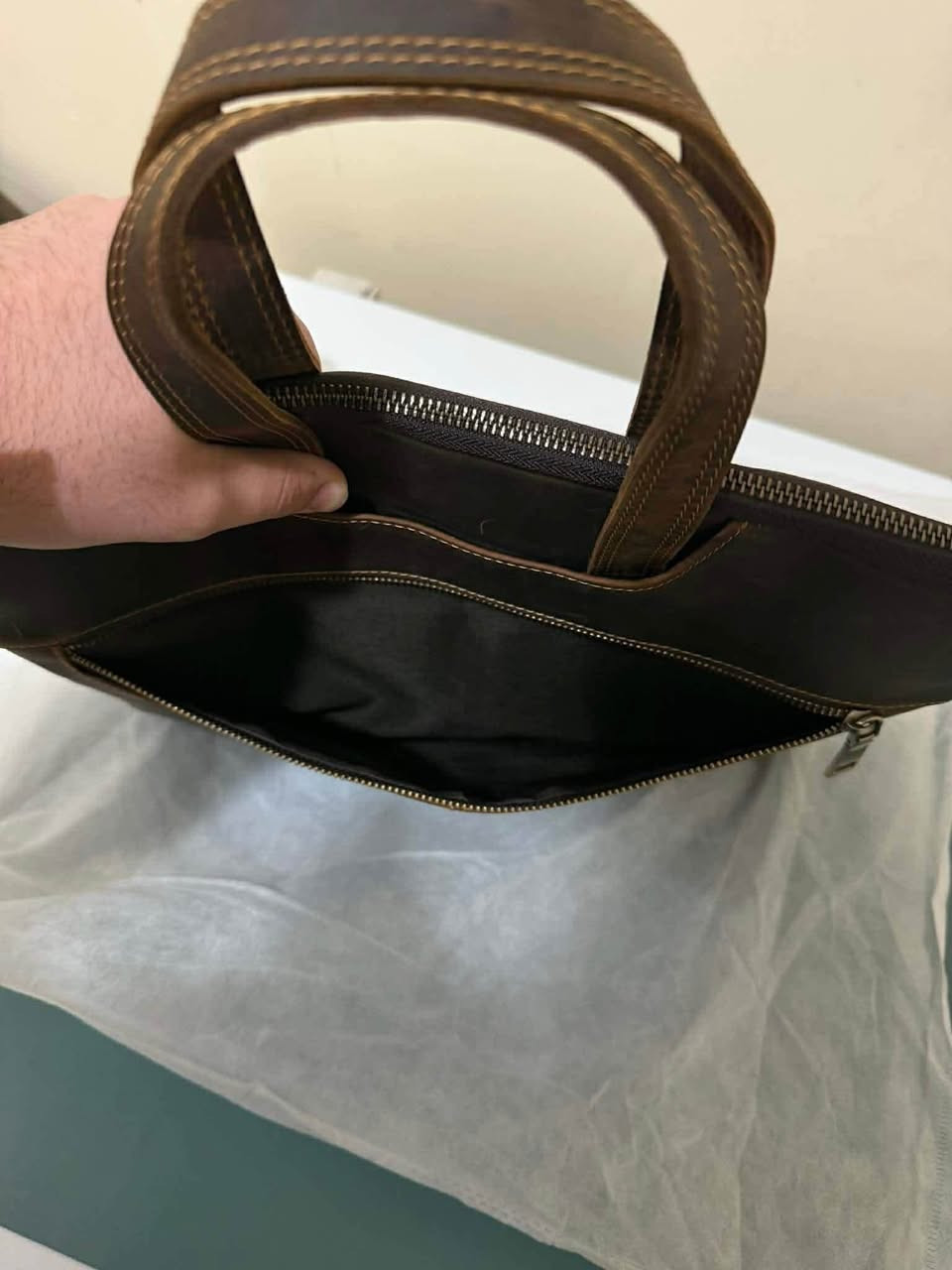 جنطة جلد طبيعي جديدة لوك امزون ماركة فول  شرط جلد طبيعي وكوالتي عالي  تفاصيل موضحة بل صور على اول تم ٢٥ شامل التوصيل


**إذا كنت صاحب هذا الإعلان وتريد حذفه لأي سبب، رجاءا أرسل رسالة إلى الدعم الفني**