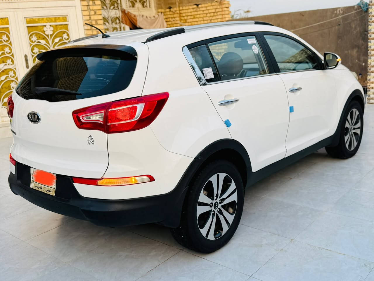 اللهم صل على محمد وال محمد 
السلام عليكم إلى عشاق الجديد 
كيا سبورتج موديل 2012 خليجي 
ماشيه 118 الف بيه صبغ اطرف الباب الخلفي مع الهلال الخلفي شرط بدون 
تصليح الباقي مكفول ضربه وصبغ وتبديل وفتح والخياس مواصفات شاشه تاب كأمره شاشه كامره بلمرايه 
فول تحكم استرين يدات نيكل داخل والخارج حساس خلفي بلاد مرايات شفط شاره بلمرايه بلاجكتور 5 ويل كب فراشه محرك 2400 دوش شرط ما مفتوح بيه برغي سياره جديده وجاهزه من كلشي كير ومكينه وحداديه وتبريد ثلج تخم تاير جديد 
دواخل كلش جديده سياره مال جناي ترايه كلش حلو ماعوزه برغي 
رقم بصره مميز مشروع وطني تحويل ثاني اليوم السعر 144 مكان السياره الناصرية الشراي يتصل ***********
