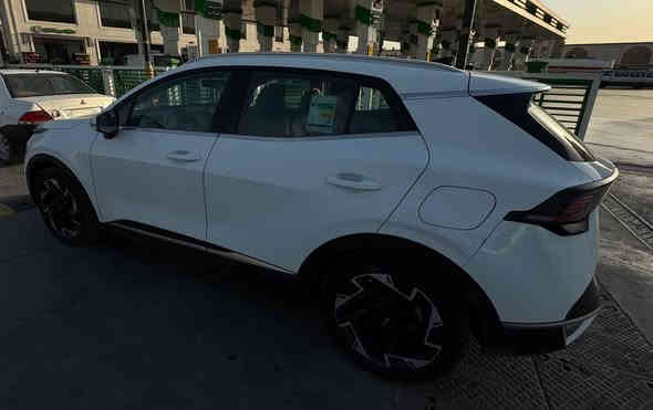 سبورتج 2022 نص فول 
سيارة كلش نظيفة 
ماشية 43 الف خليجي سيارة 
***********☎️
رقم بغداد باسمي 
بيها جاملغ صبغ ومكانين بارد
موضحات بالسونار 
بدون حادث بدون اي دواخل
سعر 193$ بيها مجال قليل 
مكان سيارة بغداد الكرادة ساحه الواثق
