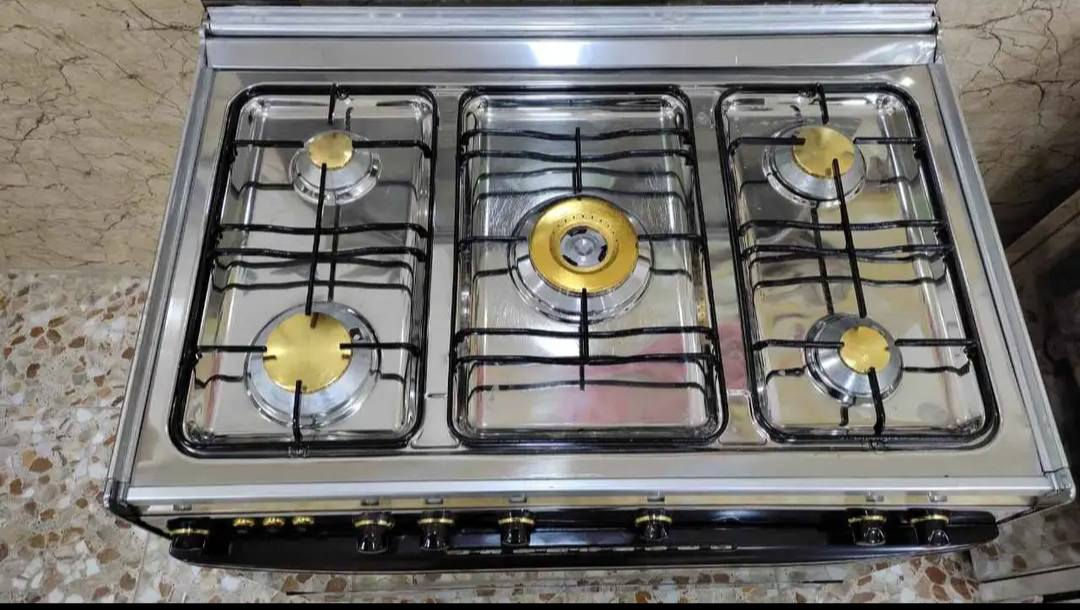 السلام عليكم
طباخ مصري كريازي 5 عيون نضيف اخو الكارتون
نار زركه حتى الفرن
للاستفسار 
***********
***********
