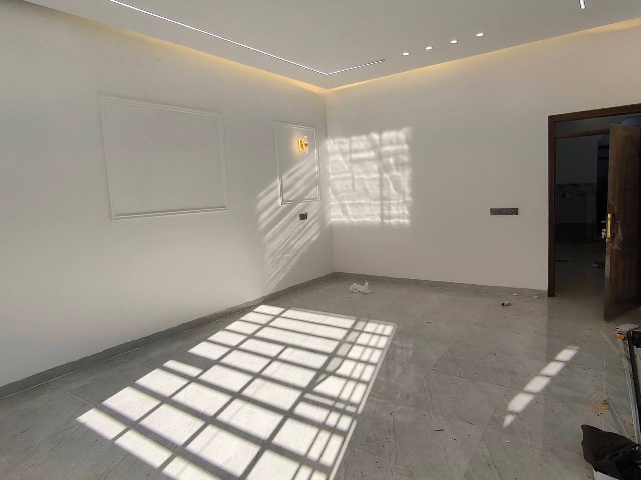 دار للـــــبيع
#الموقع/ حي الملايين الثانيه مجمع الملك
#مساحة / 180 م واجهة 9 م
الاتجاه / قبله
طابقين بناء حديث زيرو تسليم فوري
ط1 غرفتين نوم وهول واستقبال ومطبخ وصحيات وكراج 
ط2 اربع غرف نوم وصحيات وهول
للاستفسار عن السعر الاتصال 
***********
***********
‏‪***********‬‏
#مكتب انوار الموصل للعقارات
البناء الجاهز سايدين حي العربي مقابل الكمارك
