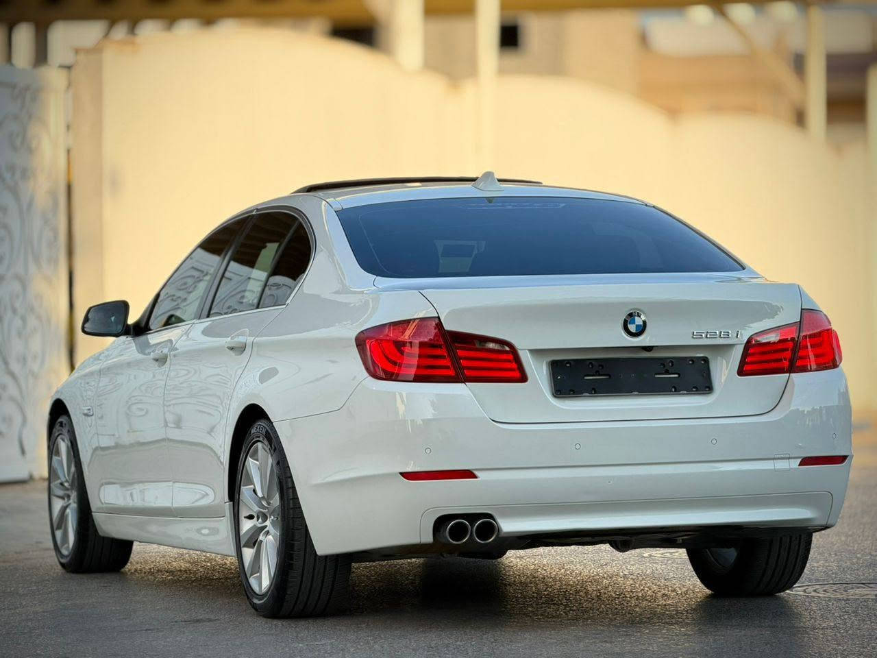 #اللهم بارك لا قوة الا بالله 

#الله_يبارك درجة_أولى سوبر نظافه 

#F10 #BMW

🔳‏النوع :بي ام دبليو  ‏
🔳الفئـة .اف 10✔️
🔳الـموديل :2013
استراد كوريا 

🔳اللـون :‏ابيض 🤍
🔳سعـة المحـرك 28 محرك 6 
🔳المسـافة المقـطوعة  159كيلو مشي اصلي بلكود 
درجة اولي ولاعيب مسرفزه بل كامل 
الحـالة : مُمتَــٰـازَة ✅
صالون اسود 
الممـيزات فل كاااامل : 
✨ ديسكو كبير عجل جديد 
✨ دبل عداد 
✨بصمة 
✨ شاشة 
✨تدفئة في الكراسي
✨مرايات كهربائية  
✨فرنيلو وليزر الدار
✨تحكم كامل في المقود 
✨ماقازين
✨ماوس 
✨تكييف ديجيتل 
✨كراسي جلد 
✨كراسي كهربائيات
✨فتحة ف سقف 
✨حساسات 360 امامية وخلفية 
سيريه إطارات جديد   🌟 
وغيرهــا موضحة بالصـورْ ⤵️🎖
العيـوب : لا يوجد بادن الله  
نـاقل الحـركة : توماتيك 
نـوع الوقـود : بنزيــن - 
طـريقـة الدفـع : گـــاش - Cash 💰
________________________
للإستفســار أگـــثــر ↘️⬇️↙️   
علـــى الهاتــف 0921347752
المكان طرابلس


**إذا كنت صاحب هذا الإعلان وتريد حذفه لأي سبب، رجاءا أرسل رسالة إلى الدعم الفني**