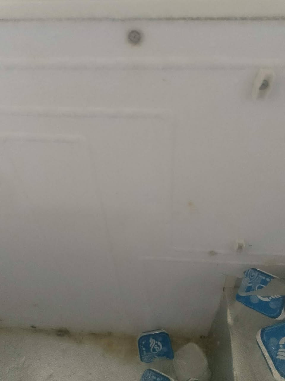 مجمده حجم صغير للبيع نظيفه وما بيه كسر او خلل الاتصال على الرقم *********** أو تفضل  على الخاص
