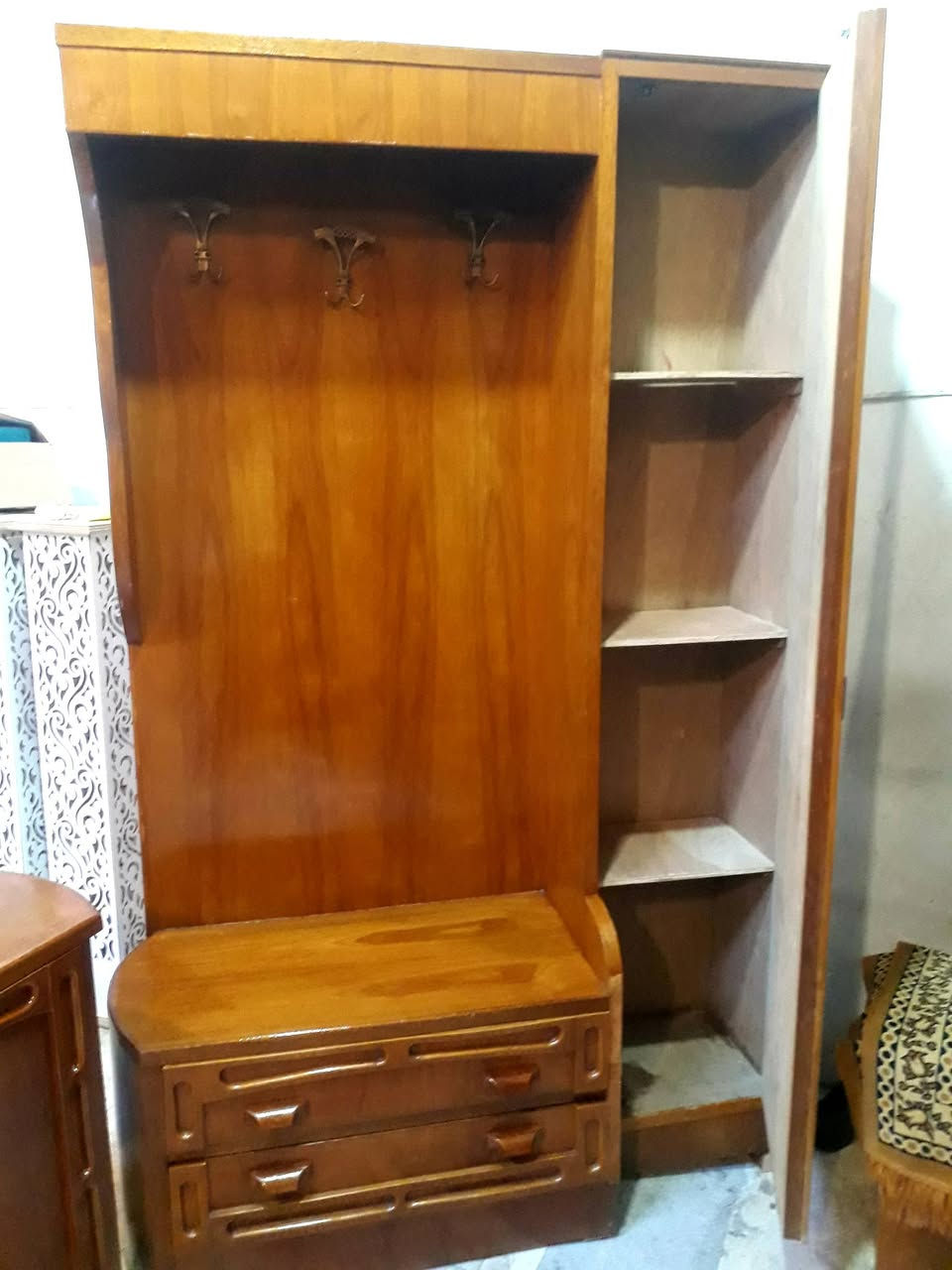 السلام عليكم غرفة نوم ست ابواب ملحق صاج شغل توصي ثقيل العنوان حي فلسطين للاستفسار الاتصال على ***********
