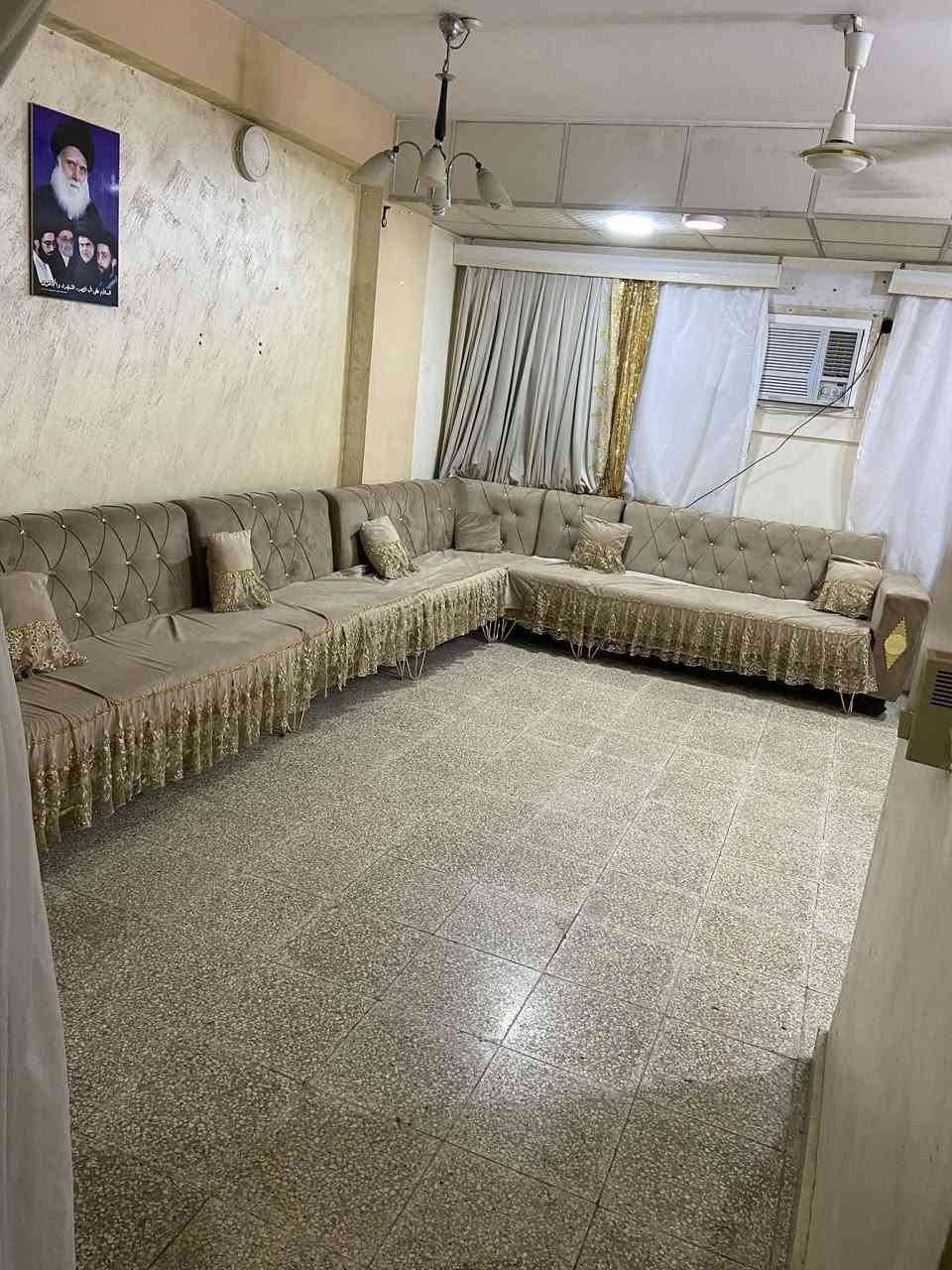 السلام عليكم 

شقه للبيع مجمع كص وسويلم طابق اول فوق الارضي 
مساحة 120  نضفته 100% 
 3 غرف نوم ومطبخ وصحيات واستقبال كهرباء 24 ساعه مستمره
مصفرره ماء وكهرباء ومكان مميز عماره 3 بل حمر

للاستفسار ***********
