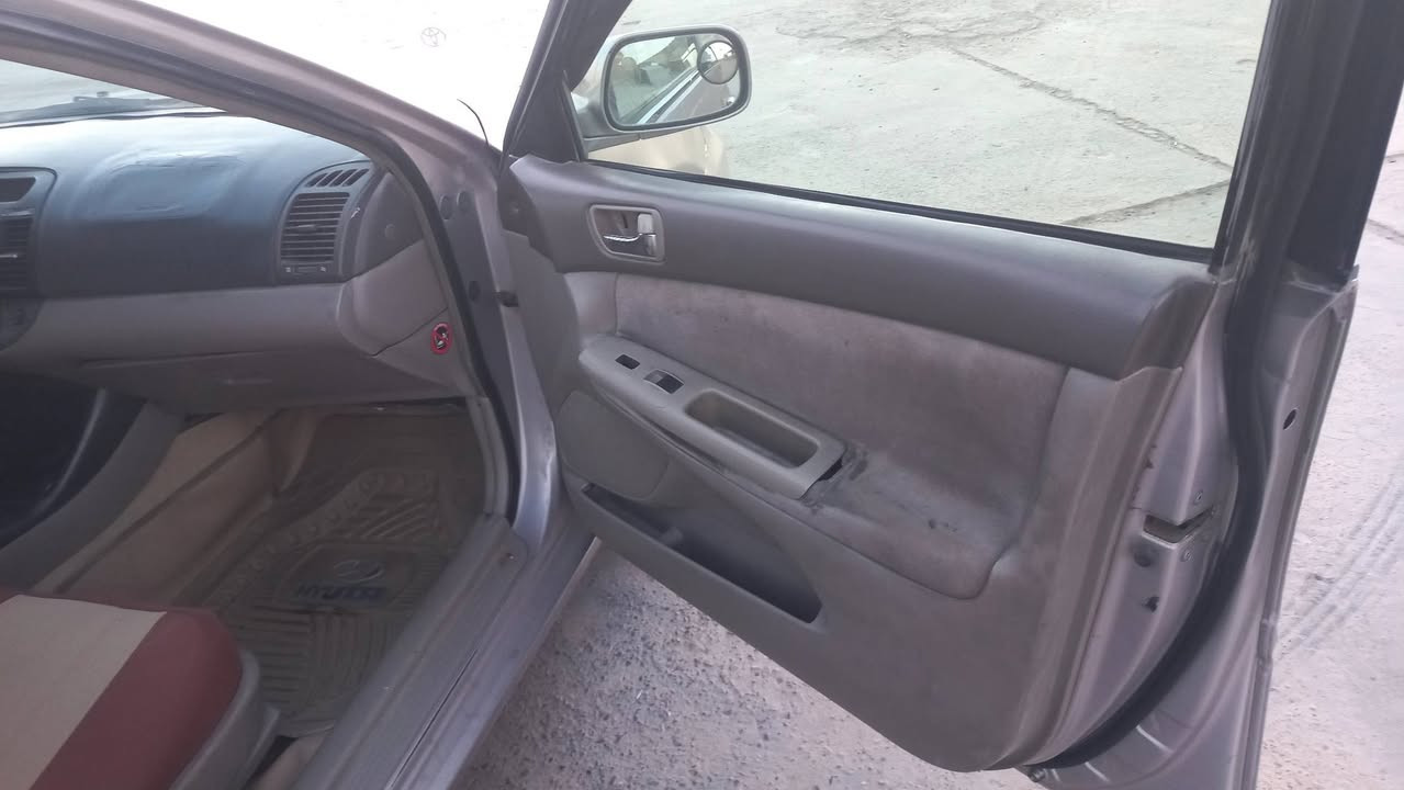 سياره للبيع نوع كامري موديل 2003
خليجي رقم بغداد بسمي دولي 
مكينته اربعه سلندر 
مكفول
تبريد ثلج
صدر جديد تخم تاير 
غرفته جديده
تخم ويلك حاويه 
سياره مصبوغه عام السعر ٧٠ وبيها مجال للطيبين 
للاستفسار ***********
