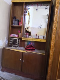 تخت زائد ميز تواليت زائد ثلاجه مال ماي للبيع الاستفسار على الرقم) 0770...