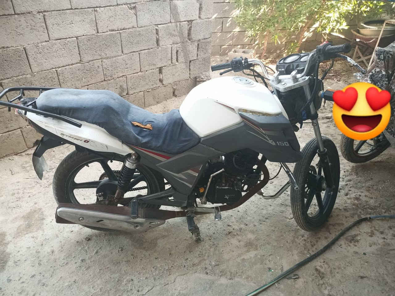 سلام عليكم دراجه للبيع سعر 350 الف قفل مكاني صوفيه مابيه اوراق يعني حديده (***********) هذه رقمي
