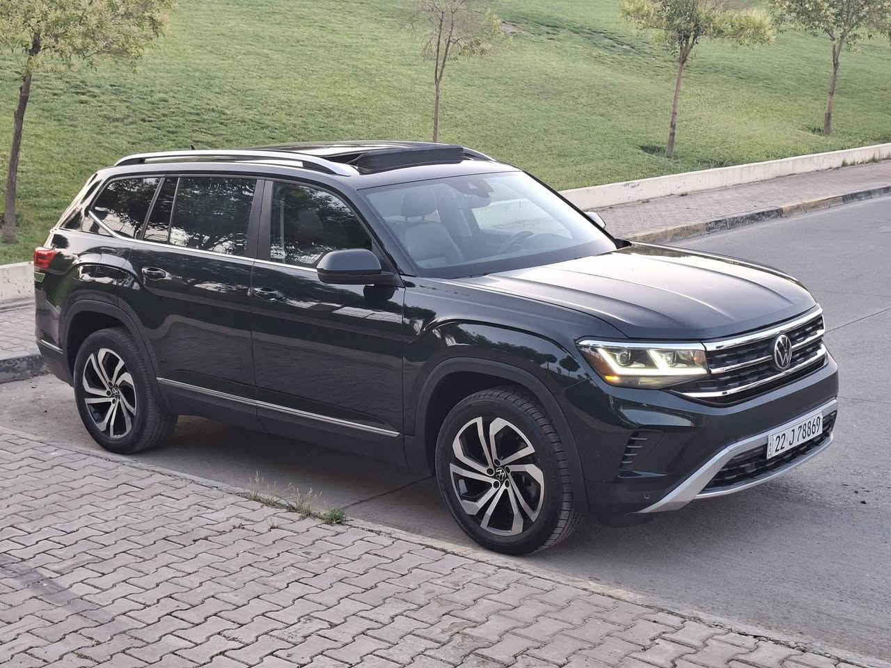 بسم الله الرحمن الرحيم
VOLKSWAGEN ATLAS 2022 V6   SEL 4MOTION
فول فول مواصفات 
اللون : زيتوني داخل لونين 

الموديل : 2022

7 راكب 

السعر  295 $$

حجم المحرك : V6 سلندر (3.6L)
ماشية 21 الف السيارة حيل نضيفة 100/100

السياره كلين بدون حادث بدون ايرباك رقم شاصي سونر موجود بالمنشور فقط بالعراق نص باب صار بيها صبغ سونر موجود بالمنشور 

المواصفات : SEL 4MOTION 

فور ويل 
بانوراما
بصمة تشغيل
بصمة أبواب
تشغيل عن بعد (Remote Start)
صندوق شفط كهربائي
رادار أمامي (تحديد مسار)
رادار جانبي (نقاط عمياء)
رادار خلفي (تحذير من الاصطدام)
تبريد مركزي لمس
كشنات جلد+تدفئة 
كشنات كهرباء
دشبول ديجيتال
هاند بريك بصمة
‏Android Auto 
‏Apple Car Play 
مانع انزلاق+ABS
شاشة كبيرة لمس
حساسات خلفية+ كاميرا 
تحكمات استيرن
اوتو ستارت Auto start 
اوتو ستوب Auto Stop 
منافذ AUX+USB
بعد هواية مواصفات السياره حيل نضيف جاهزه هزة رقم سنوية جديد بسمي السيارة تخم تايرات جديد السياره مابيها اي مصرف بشرط مكاني سليمانية سعر 295 للاستفسار اكثر ***********

