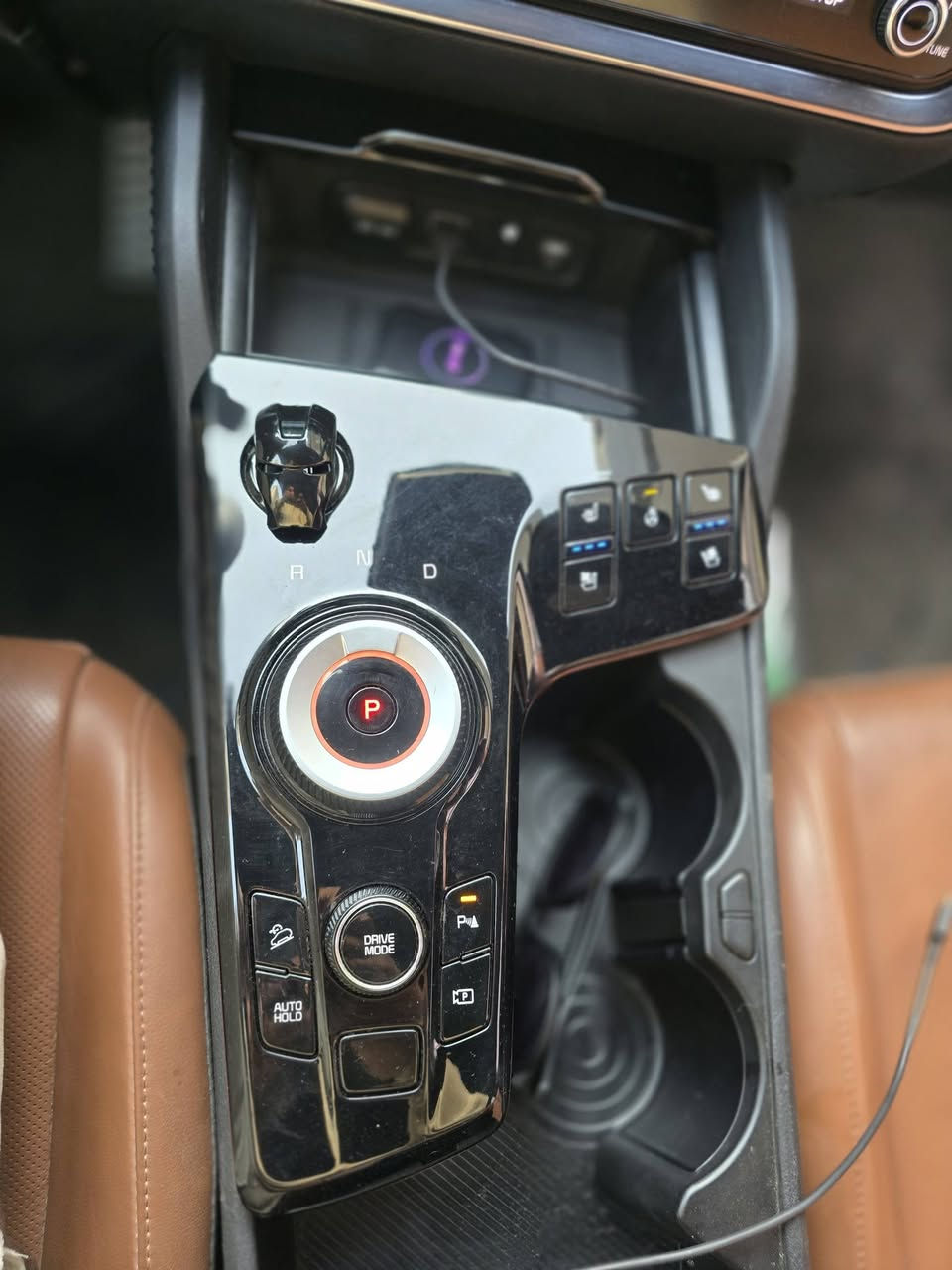 سلام عليكم قطعه نادره ومناسبه 
كيا سبورتج هايبرد موديل 2024 دخول جديد ماماشيه بل عراق 
كلش اقتصاديه تنسه شي اسمه بانزين التفويله تمشي 850 كيلو
قبل كلشي سعر السياره 185 وبيها مجال بسعر النترا 
مرقمه بغداد بسمي تحويل شوكت متحب
السياره فول الفول اعلى الموصفات فقط بدون بانوراما
لون مميز وداخل ملكي قرميدي ماشيه 25000 اخت الزيرو
حادثها جاملغ امامي + بنيد ايرباك دركه فقط
راح اذكر مواصفاتها للي ميعرفها اخوان : 
 
🟦 اربع كراسي كراسي تدفئه مع تبريد + تدفئه ستيرن
🟦 خمس كامرات محيطيه 360 
🟦 جنطه جلاق كهرباء
🟦 سياره تتقدم وترجع بل بصمه + تشغيل عن بعد
🟦 حساسات امامي خلفي + رادار امامي توقف ذاتي 
🟦 مود درايف 3 انضمه تفاعلي بل شاشه 
🟦 هاند بريك بصمه + لايتات دينامك تحكم يصعد وينزل
🟦 كير ماوس + مانع انزلاق
🟦 كراسي كهرباء + ميموري
🟦 مري شفط + نقطه عمياء 
🟦 كروز سرعه + تحديد مسار
🟦 بصمات ابواب دخول ذكي 
🟦 بجم وبك لايت فول LED 
🟦 تبريد قطعتين ثلج
🟦 منافذ شحن بكل مكان حته بل كشنات الخلفيه + كار بلي
🟦 اريل نفكيشن + ويلات كروم

📍 مكاني بغداد قرب جزيره بغداد السياحيه 
☎️: ***********
