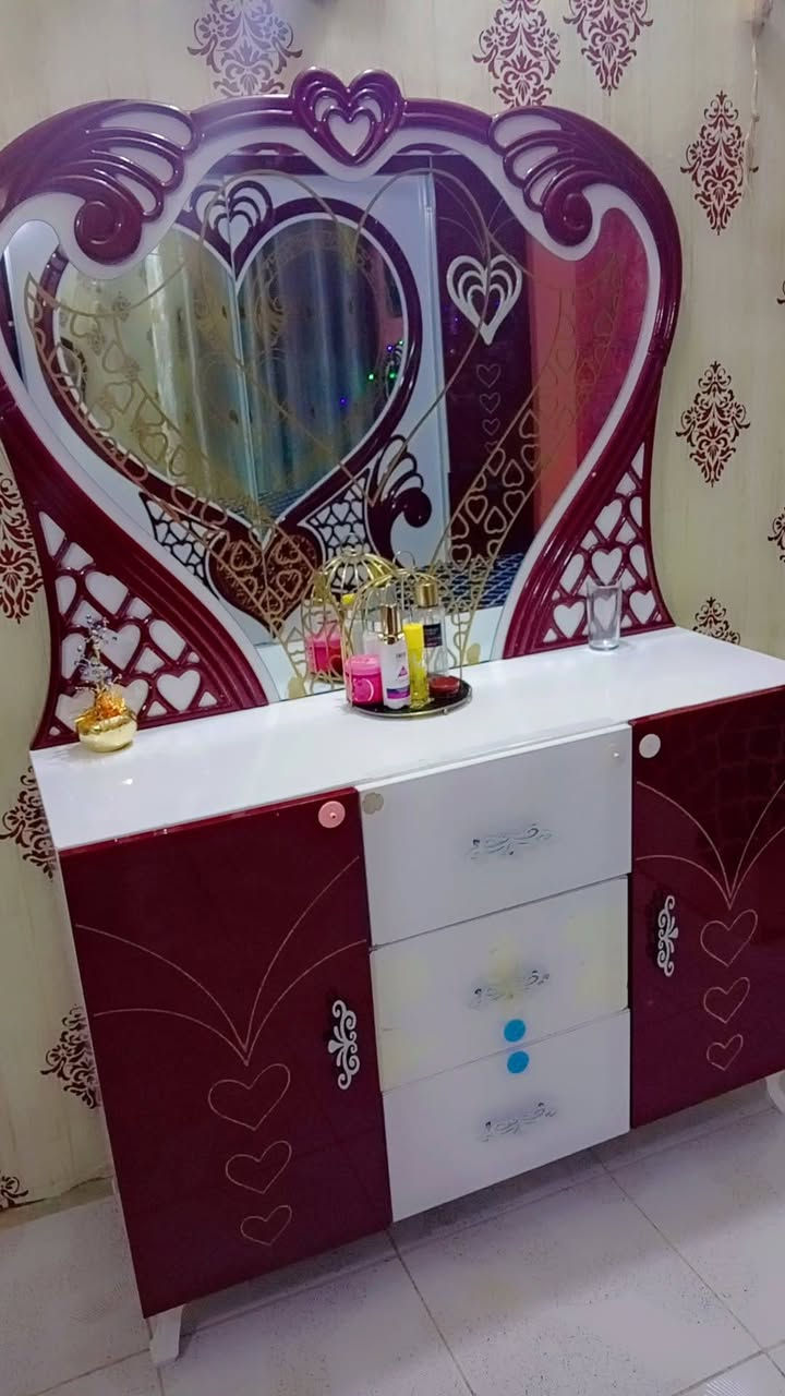 سلام عليكم
غرفه تركيه 8 قطع نضيفه كلش السعر 600 وبيها مجال
الكتنور 3 امتار ونص ***********
