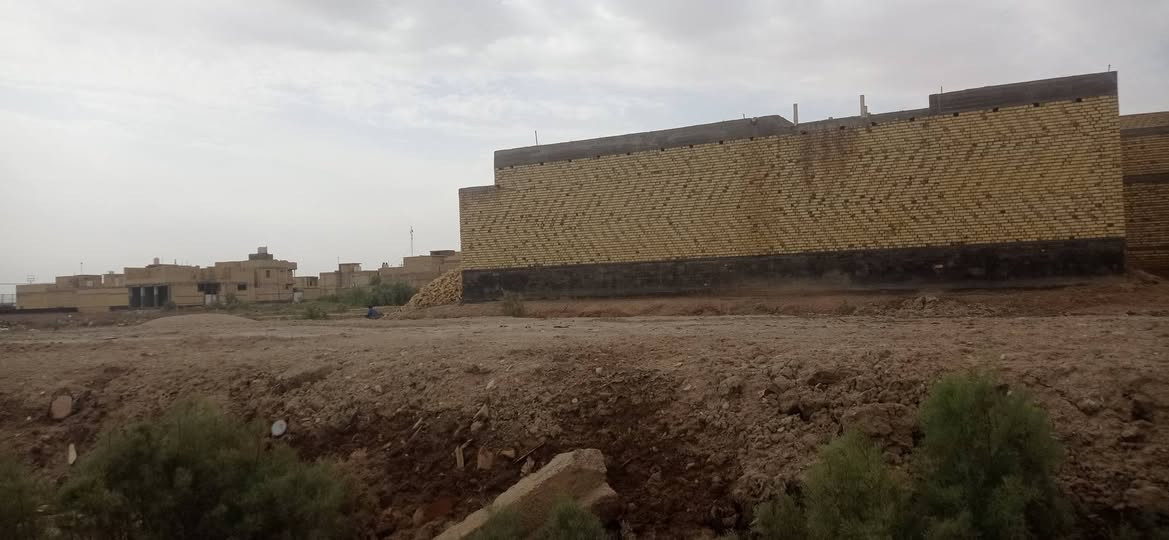 قطعه طابو صرف باسمي الجزيره الاولى  بنص البيوت مسكونه ماء وكهرباء قريبا سوف تشمل بالمجاري والبنى التحتية مدفونه جاهزه للبناء  رقمه ٣٤١٨ بيع مستعجل لظروف خارجه عن الاراده رقم التلفون ***********
