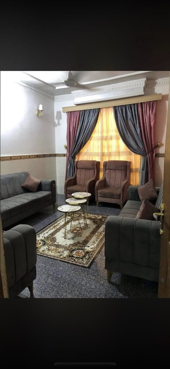 السلام عليكم 
للبيع بيت المساحة 100متر 

الواجهه 5 النزال 20 طابو صرف ترميم جديد مسلح

-مدخلين

-استقبال حولي جبير 

-يحتوي على ثلاث غرف نوم

-شارع عريض 15متر 

العنوان شارع الصحة مقابل مطعم محمد الكردي 

للإستفسار ***********

السعر 195 وبي مجال
