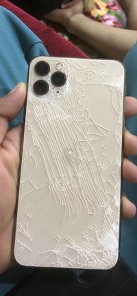 ايفون ١١ برو ماكس • ٢٥٦ • بطاريه ٧٦