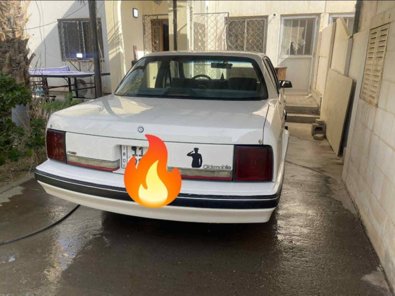 اولدز1990 انتيكا ⚜️
اولدز موبيل  موديل١٩٩٠ 

(تم تنزيل السعر)

 صبغ عام انطيك د مكفولة من اي ضربة بلادية وضع البلاد داخل نظيف 

٩٦٪؜ مع كبات كاملة 

تخم تاير جديد⚜️

محرك جديد⚙️  كير بشرط🕹️

كهربائيات كلها شغالة عالبلاد 👌

شاشة آيباد بلوتوث 📟🖥️

عليها ادامه كاملة من نوزلات بلكات دهن جديد،🎖️

تبريد  بشرط شغال ،❄️

سنوية ورقم 💳 جديد لل2029. 

بغداد انكليزي شرط تحويل السيارة مشروع وطني صاحبها بتكريت 

سيارة جاهزة من كلشي شرط ترايك بصرة وتمشي ٢٠٠

 نواقصها بس دبة مي مزروفة مامأثرة وچبنة محرك تصليحها ينزل من سعرهن ميكلف 70 الف 

لتواصل واتساب ورقم تلفون فقط(***********)

سعر ٦٣$ 💰📟💰وبيها مجال قليل .. يرهم مراوسب7 راكب  حسب القناعة بأقل واخذ فرق .

 اخوان الي مو شراي لايتصل ويكسر بسعر رجاءا مكاني صلاح الدين .

وشكرا
