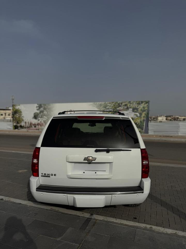 ادوات ادوات
تاهو 2009 LTZ كفاله عامه 
كير محرك حداده جديد تخم تاير جديد
مكفوله من الكص والعشائر والسياحه 
بيها طخه بالباب الخلفي ربع الاخير فقط طخه
بيها حجز مرور البصره 
***********
سعرها ١٠٥ بيها مجال 
عنوان البصره
