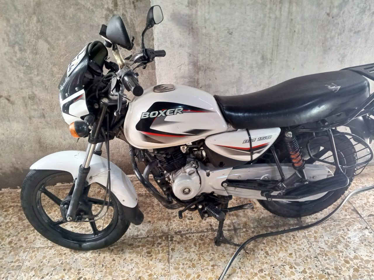 السلام عليكم 
بوكسر 2023 
مرقم   ، نظيفة مامفتوحة المكان بغداد البياع 
السعر مليونين و100 
***********
