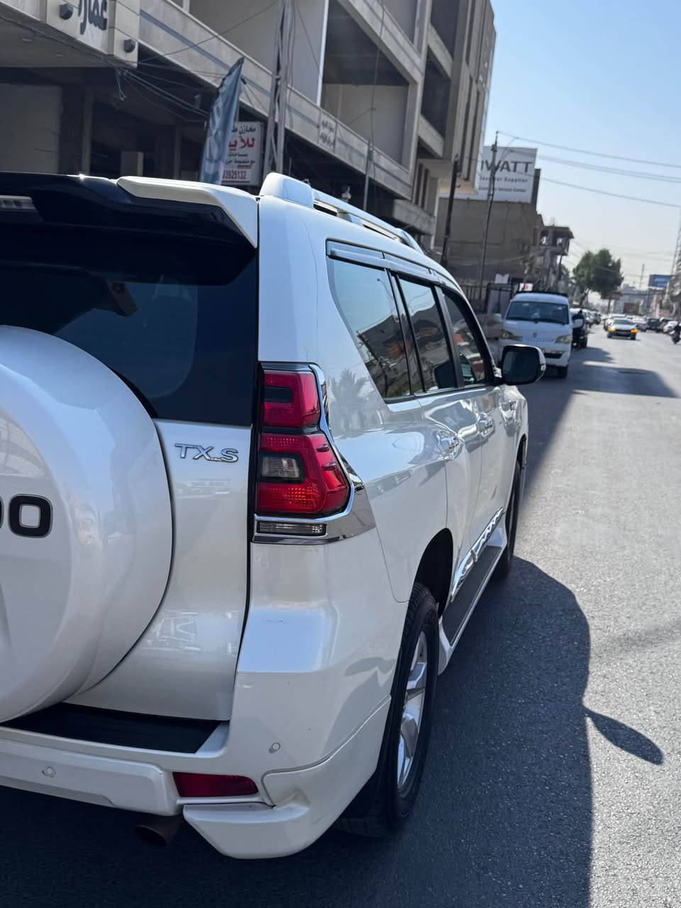 برادو TXS 
خليجي فوول ٢٠١٨
محرك سته سلندر  ٤٠٠٠
بصمه 
فتحه سلايد 
كراسي جلد
كراسي كهرباء 
مغله ppf
ماشيه ١٣٤ 
السياره بيه بارد فقط  واضح بالسونار بدون فتح ونص دعاميه اماميه شخوط 
السعر ٣٦٥ ورقه وبيه مجال بسيط
تغليف ppf وعازل جام يوڤي 
الكراده شارع ٦٢
***********
*********** بغداد, العراق
