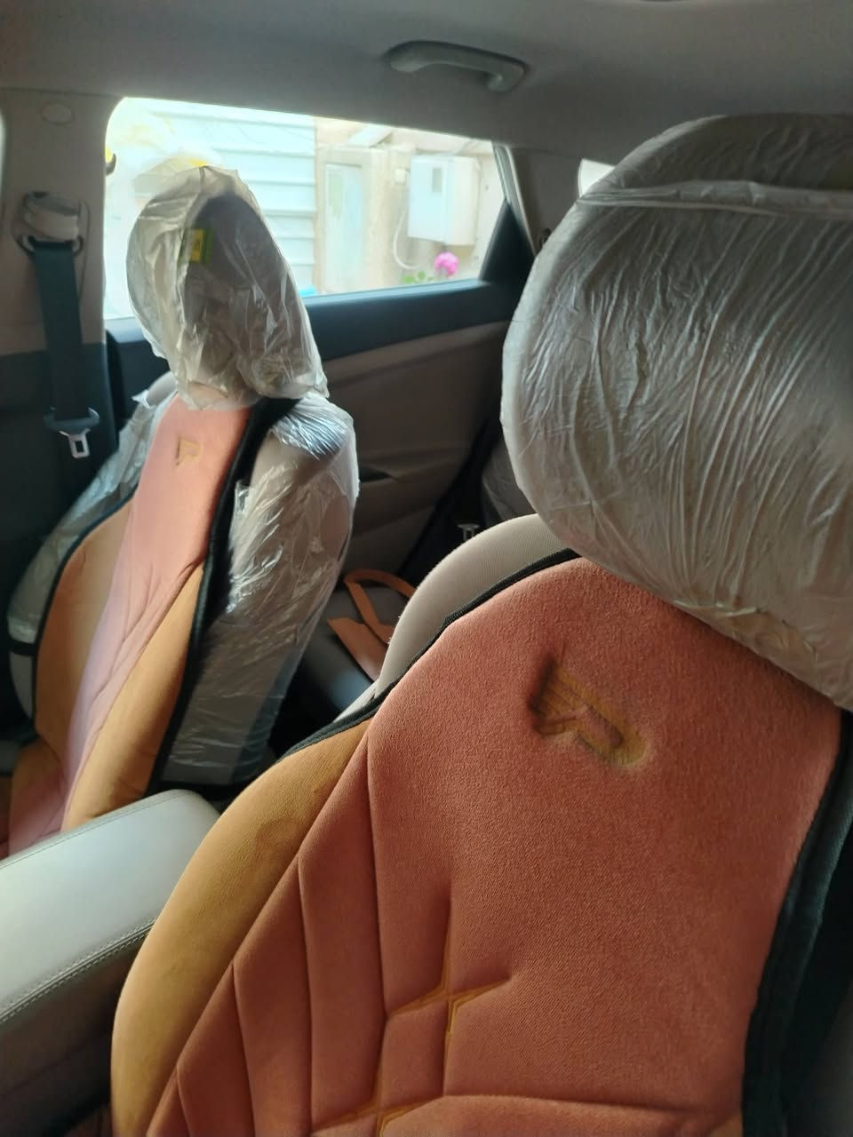 توكسان خليجي الكاصد موديل ٢٠٢٠ مكفولة من التبديل والبارد والصبغ مواصفاته خمس عدسات بصمة باب كراسي كهرباء امامي مري شفط كشاف زنون هند بريك بالرجل سبيرمنازل ماشية ٣٧ تايرات الشركة زوج موجودة بالخلف لون أبيض بغداد مشروع وطني بسعر٢١٥ للاستفسار الاتصال ***********
