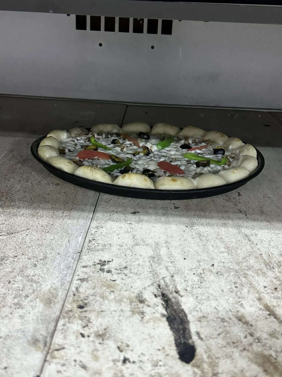 السلام عليكم خلفة بيتزا متفرغ للعمل
***********.
