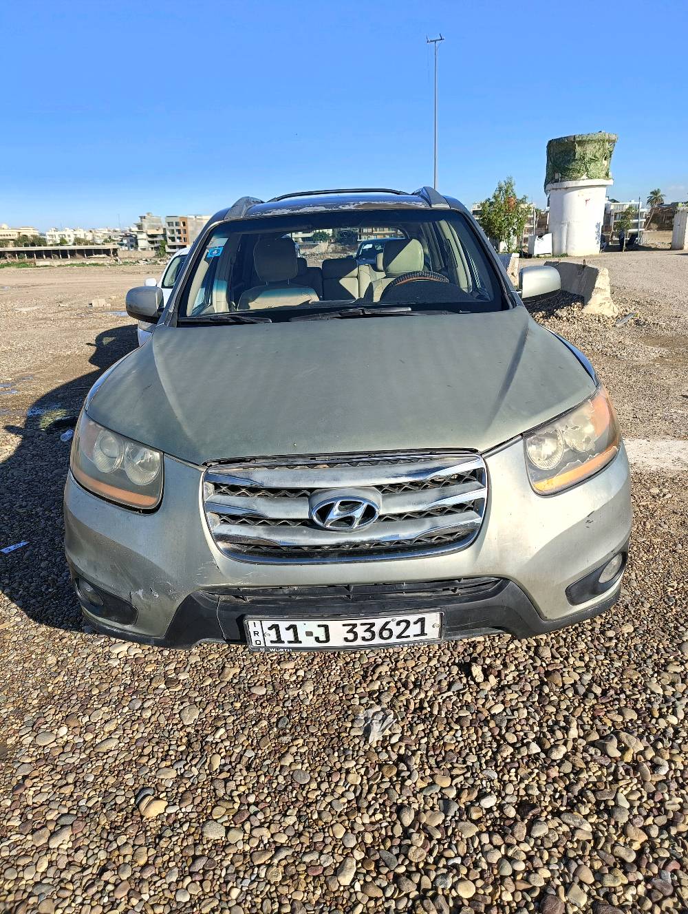 سنتافي 2007 وارد امريكي 5 راكب لو فيراني 
حادثها جاملغ ايمن راجع بارد بدون لغد بيها 3 قطع جارد كليرها
مكينة 3300 جديدة شادها قبل شهر 
فور ويل شغال 
كير 5 نمر
كهربائيات كلها شغال ظفيرة حلوة بدون جطل 
تبريد شغال فول
شاشة
فتحة
حداديتها 40%
بيها مشكلة بالكير طبة بالنمرة 3 تجلب 
سيارة بأسمي رقم انكليزي بغداد متواجد فيس واتساب *********** مكاني بغداد الكاظمية او بغداد الجديدة الامين الثانية