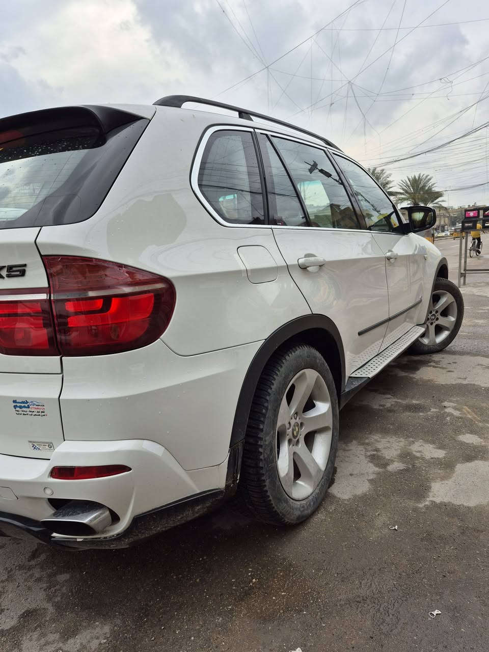 تنزيل السعر منااااسب كلش مستعجل ع البيع 
اكس٥ موديل٢٠٠٧ خليجي ٧ راكب فول مواصفات مكفولة من الضربة والصبغ مكينة ٤٨ رقم بغداد بأسمي سنوية لغاية٣٠ تخم ويل كب ١٩ اصلي وتخم تاير برجستون رن فلات السيارة كفالة عدا الدعامية 
مكلني بغداد 
*********** واتساب مفتوح
