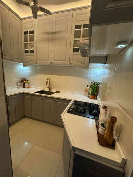 ⸻

🏠 بيت للبيع – الغزالية / السايدين

📐 المساحة: 80 متر
📏 الواجهة: 4 متر
📏 النزال: 20 متر

مواصفات البيت:
 • 3 غرف نوم (غرفة واحدة جوّه و2 فوق)
 • صالة
 • مطبخ
 • صحيات

📞 للاتصال:
***********
***********
