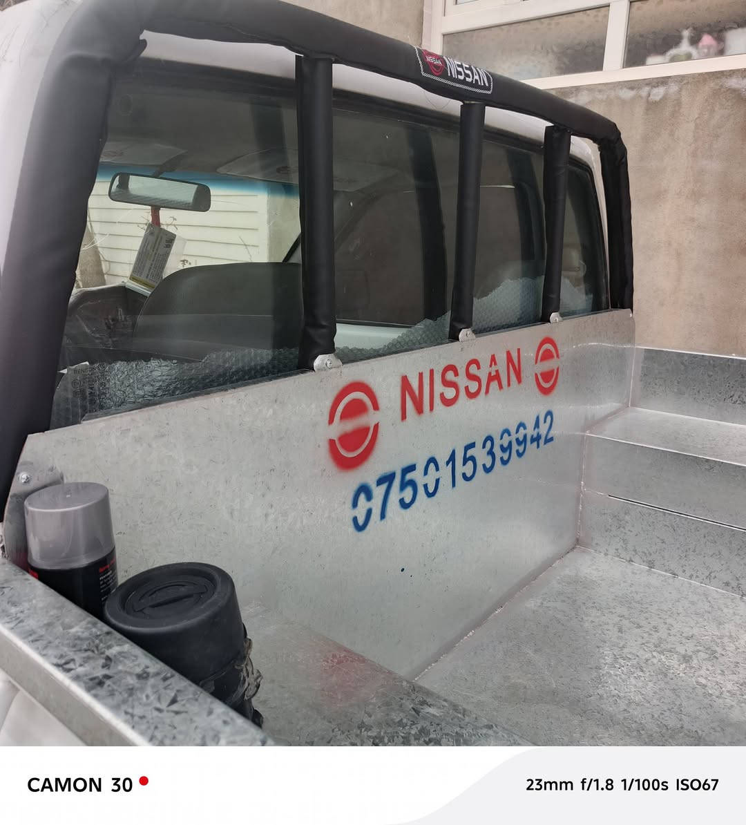 سڵاو نیسان تاک فرۆش 317هەزار چووە  سەیارەکە علوجە پێیوویست بەوەسف ناکا خۆی دیارە گێر مەکینە ئەکسل بەشەرت شووێین پێینجووێین ***********بەس تەلەفون مەکە بڵێ لەوەم هەیە بە40و45ئەگەر هەبوو لاوە خۆم ئەیکرم سەیارەی هی ماڵی خۆما باس بانزینی ئەوێ شتکە خۆی دیارە لەخزمەت هەموولایەکام
