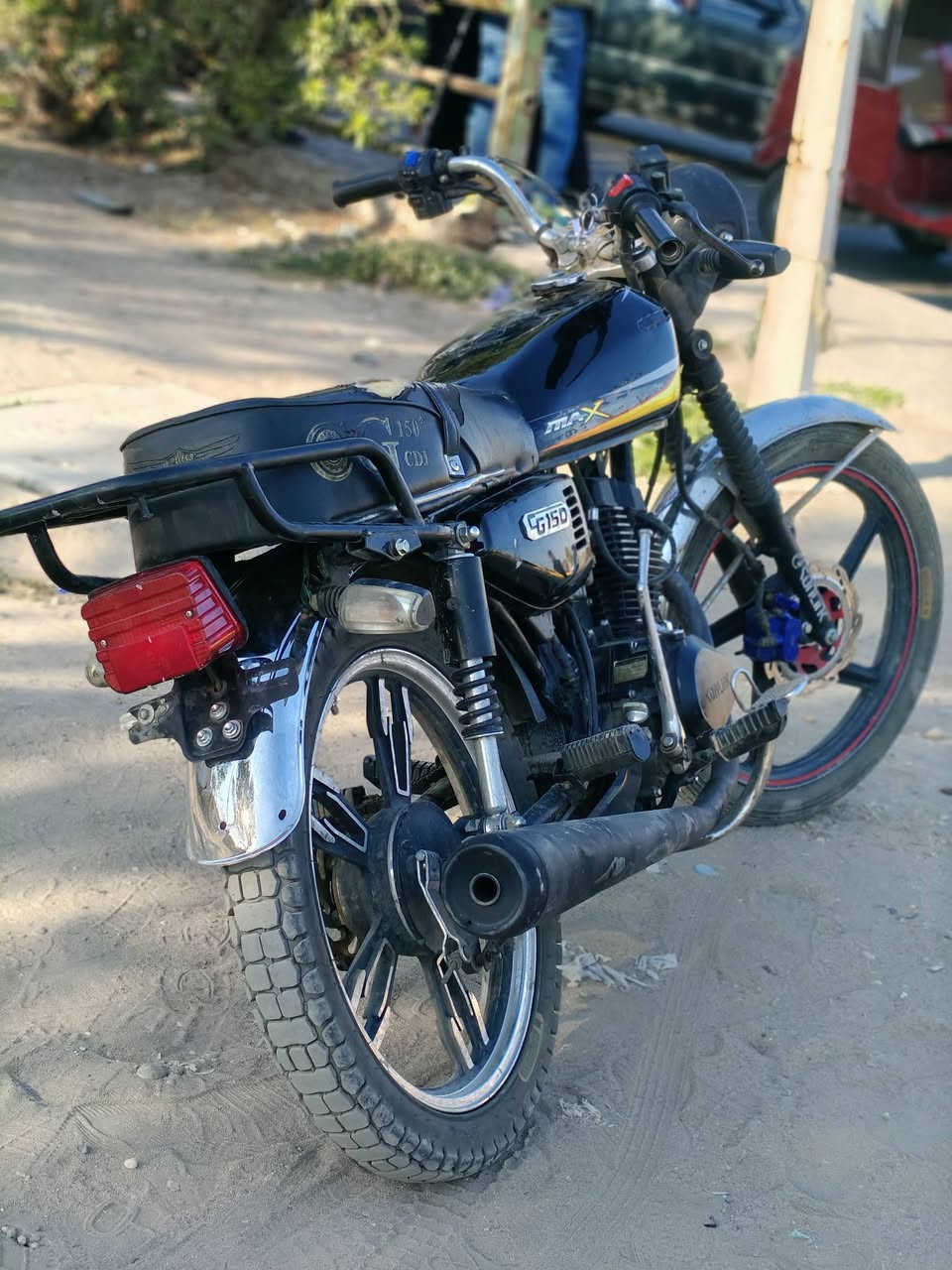 سبام عليكم دراجه يراني سيفان موديل 23
سعر 450بيه مجال  مكاني الغزالية
***********
